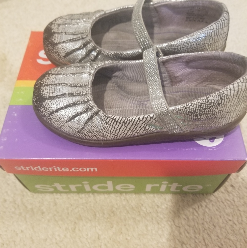 girls stride rite silver cassie size 7.5*pre-owned